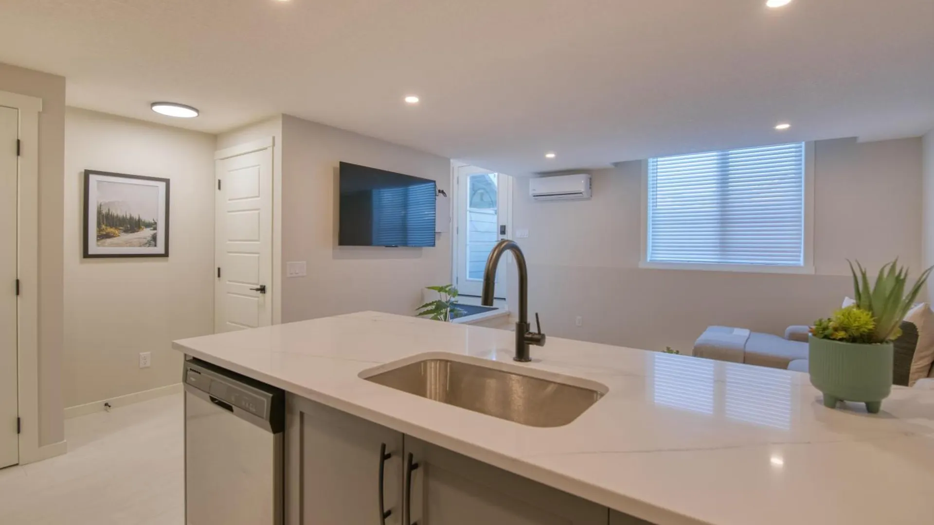 Stylish & Comfy Mountain Escape King Bed Ps5! Appartement YYC